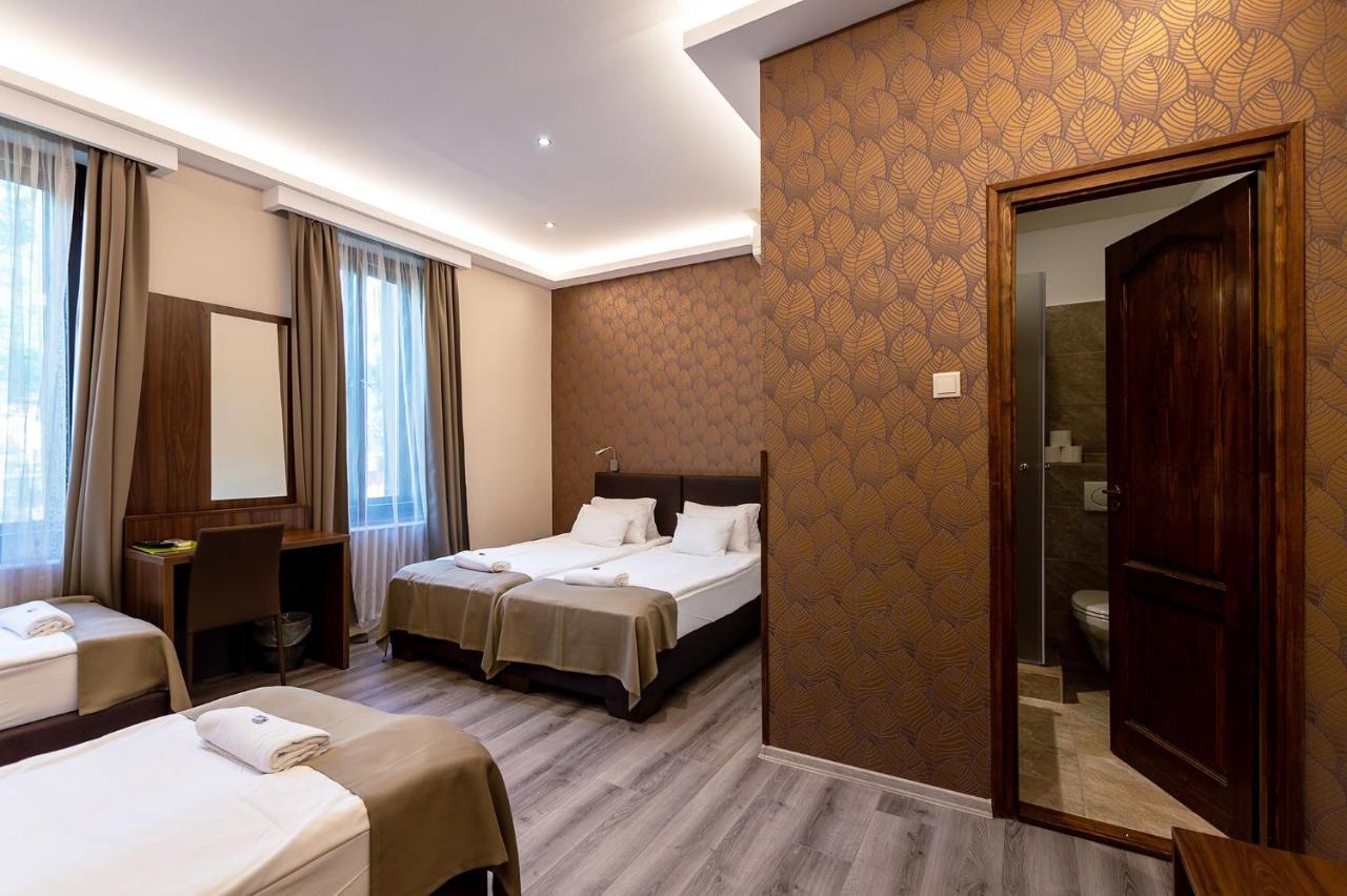 Vén Diófa De Lux Panzió Bed & Breakfast