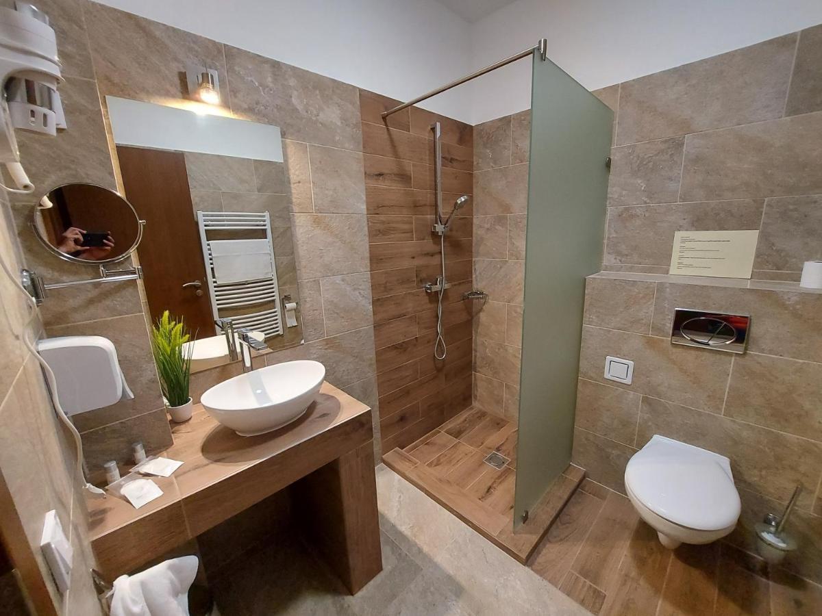 Vén Diófa De Lux Panzió Bed & Breakfast 4*