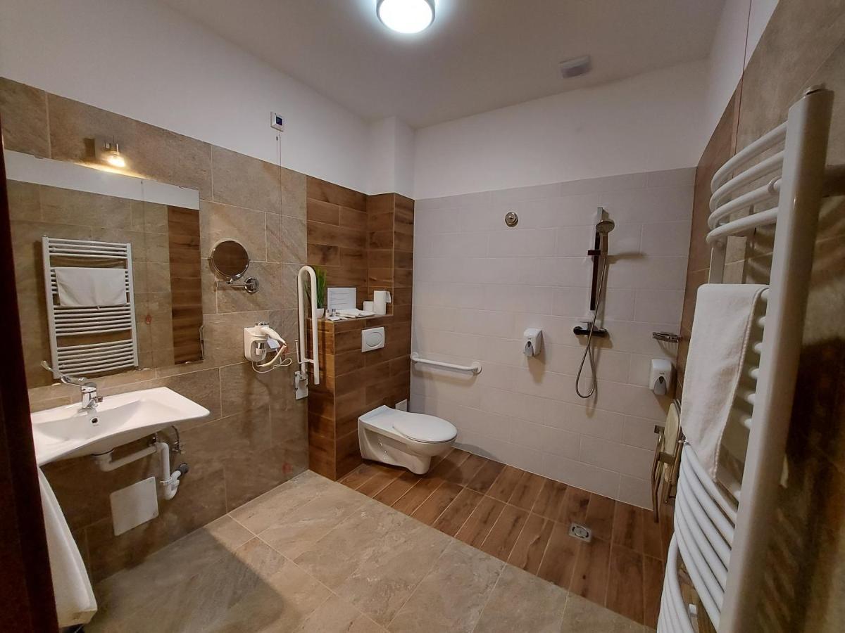 Frühstückspension Vén Diófa De Lux Panzió 4*